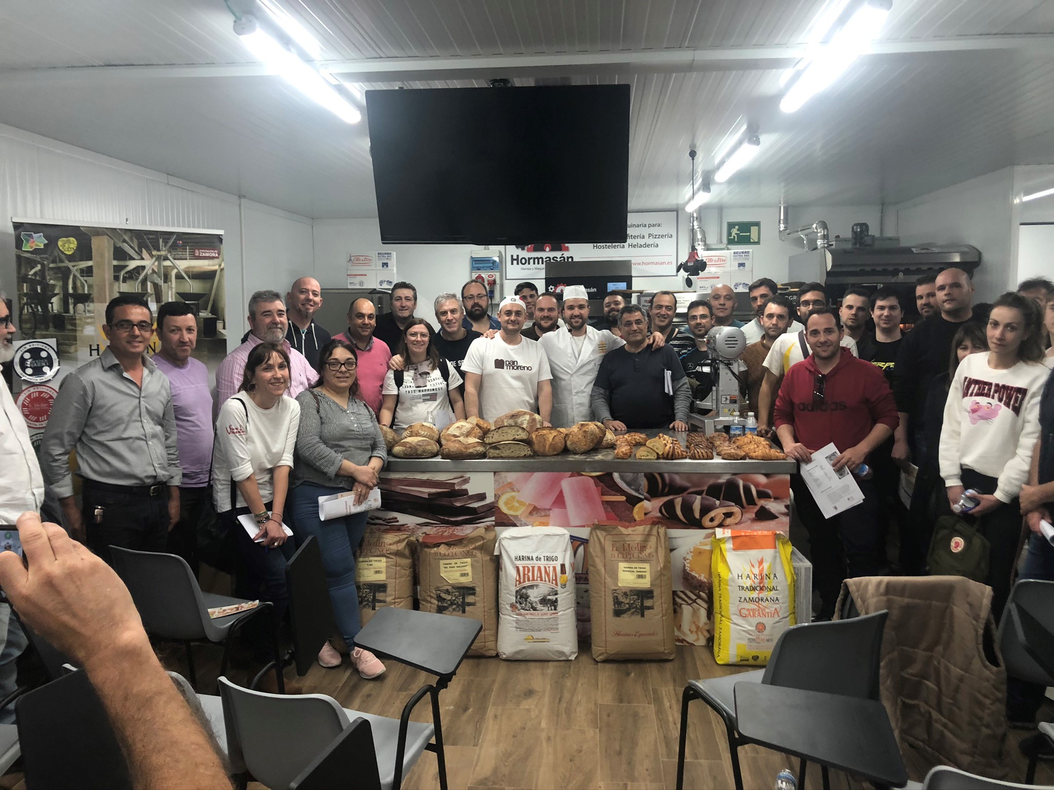 Foto de grupo en las instalaciones de Murcopan.